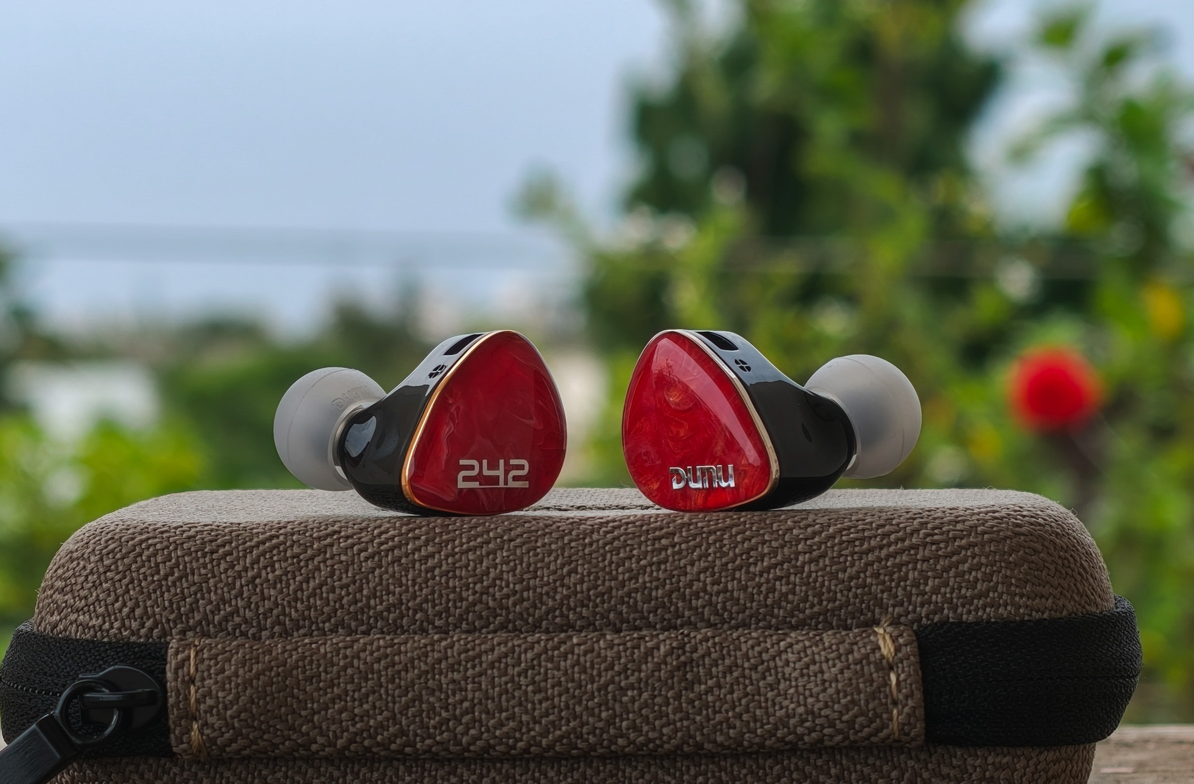 Sony XBA-4SL / XBA-4iP Review | The Headphone List