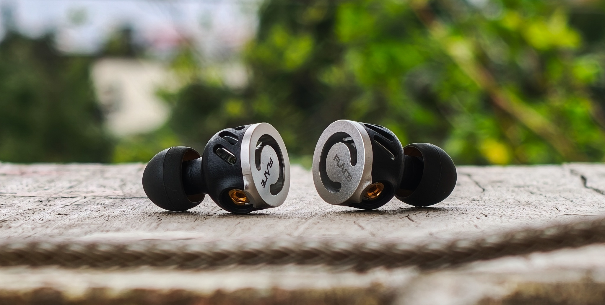 Sony XBA-4SL / XBA-4iP Review | The Headphone List
